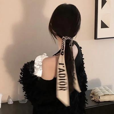 街上流行红裙子